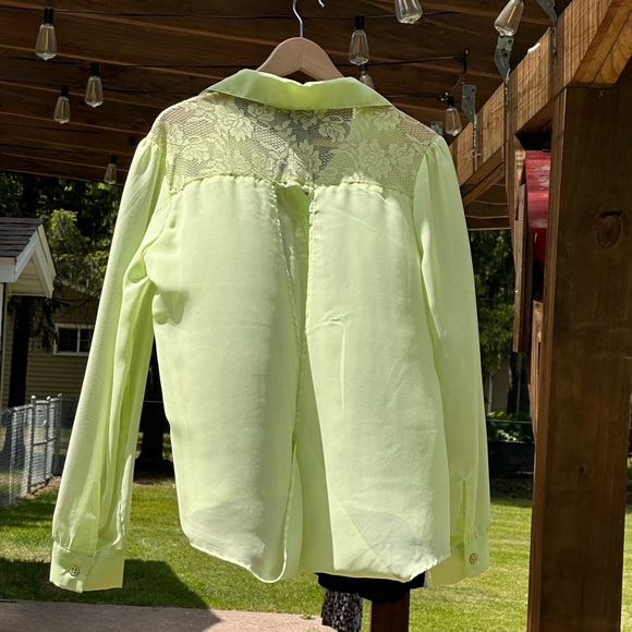 Metaphor Light Yellow Sheer & Lace Blouse Open Back Design Women’s Large NWT - Picture 14 of 16